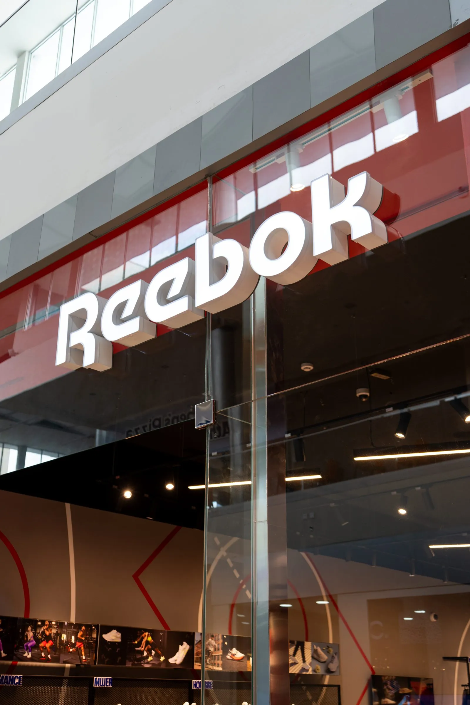 Reebok Metromall 3